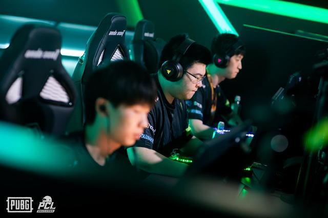 队球员的配 队球员的配