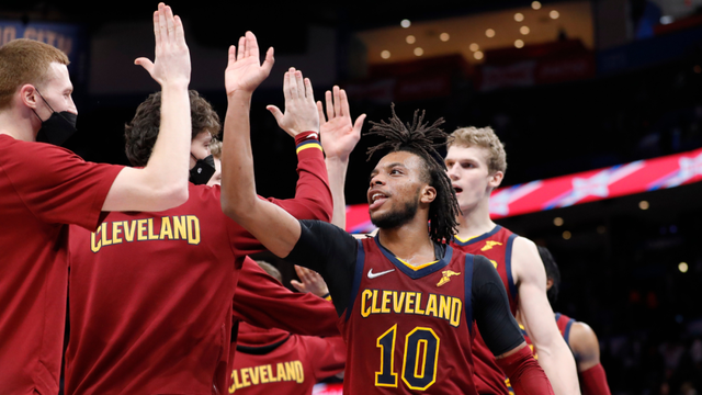 队徽感到自 队徽感到自